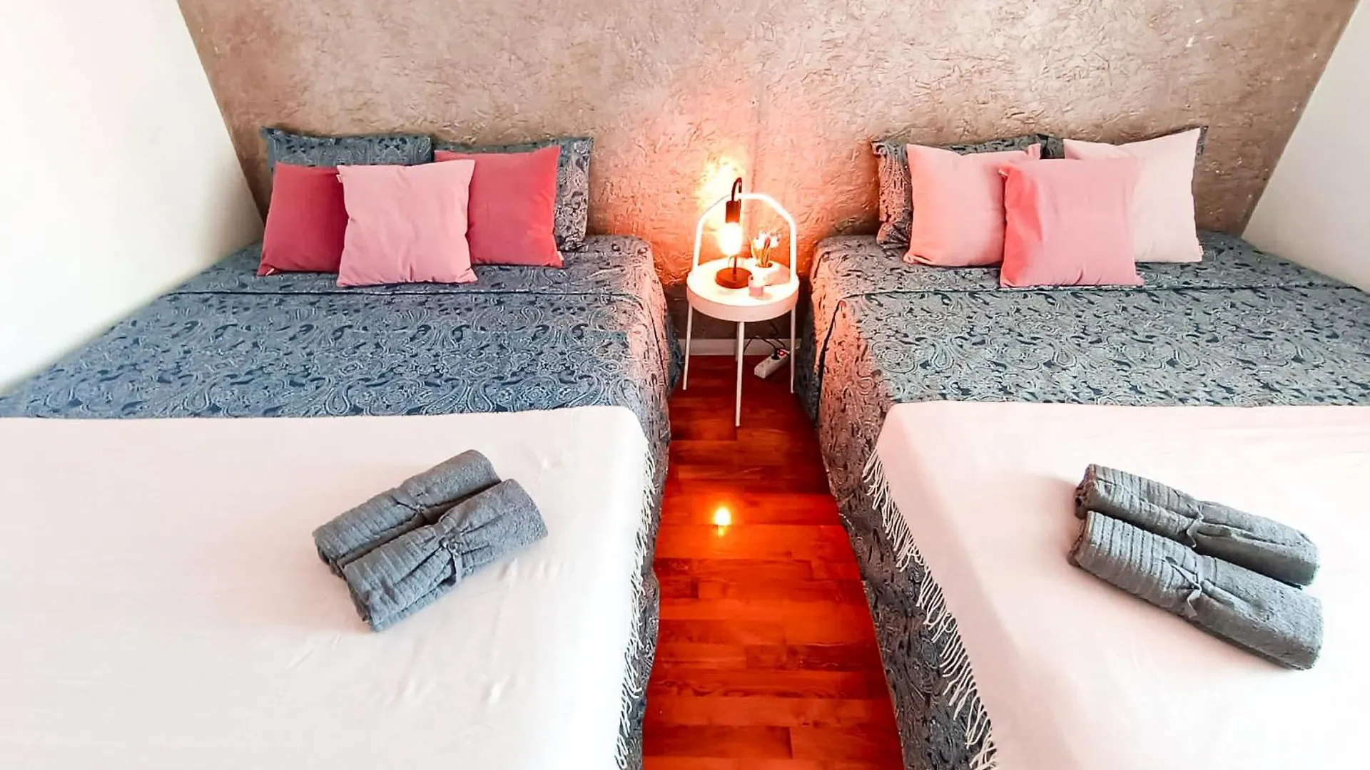 By Urquinaona Private Rooms Barcelona Spain