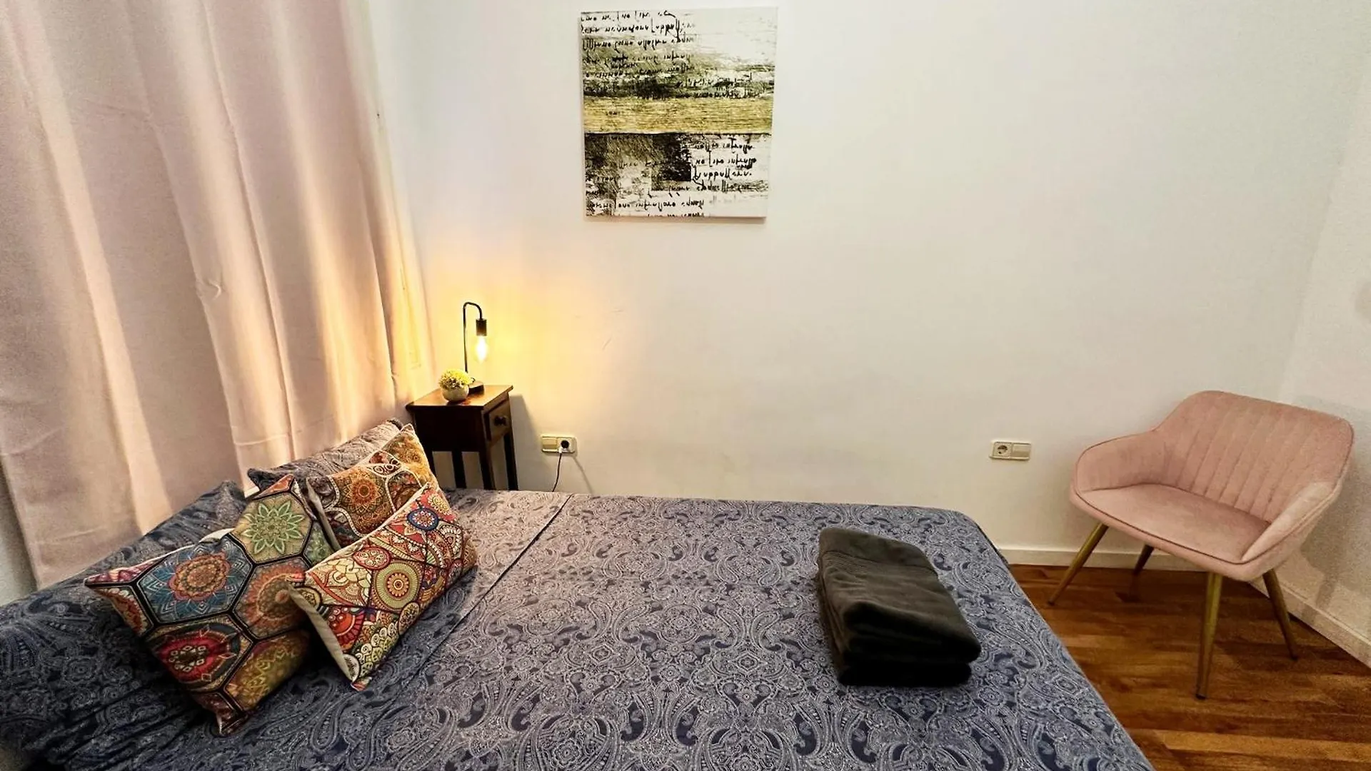 Hostel By Urquinaona Private Rooms Barcelona Spain