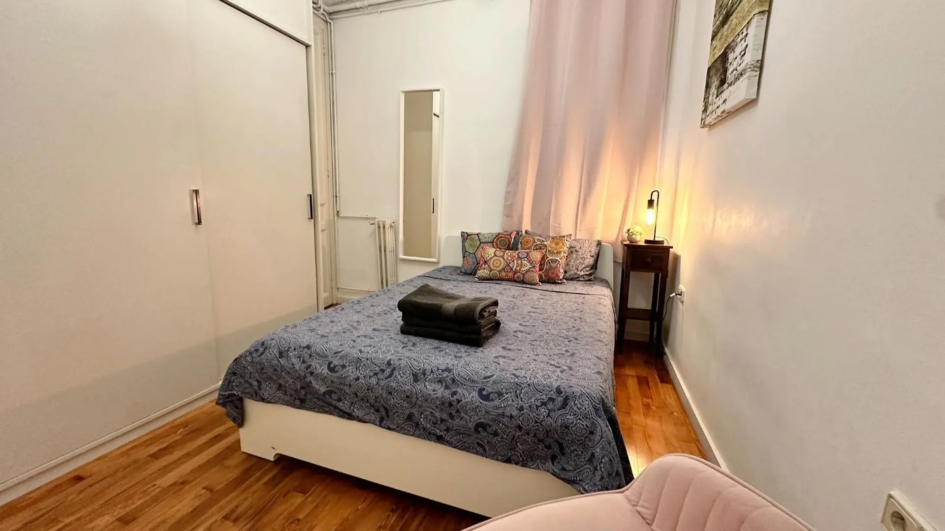 Hostel By Urquinaona Private Rooms Barcelona